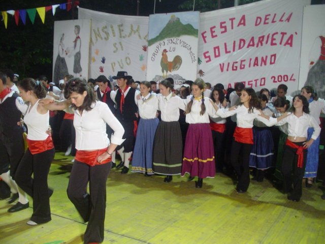 Viggiano  09-08-2004 folklore del gemellaggio